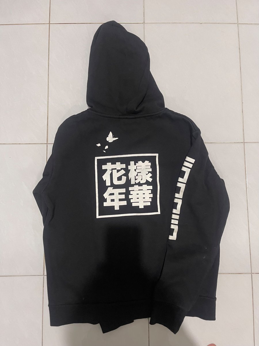 cha_dongmine's tweet photo. WTS BTS INA
📍Jakpus
-  hyyh official hoodie 

#bts #방탄소년단 #방탄 일본 앨범
양도 https://t.co/ZB36wVzdTA