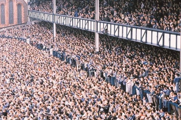 footballmemorys's tweet image. A packed Goodison Park 

#EFC #Everton #Toffees #Fans #Stadiums
