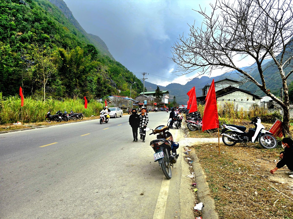 Boss1881's tweet image. Hà Giang Loop Day 2 🇻🇳  
From misty valleys of Yên Minh to the cliff-hugging curves of Mã Pí Lèng Pass into the heart of Đồng Văn and the soul of Mèo Vạc

Ride with us: youtu.be/utSOx2GlZxg  

#HaGiangLoop #MaPiLengPass #VietnamMotorbike #RenOverSea #AdventureRide #Vietnam