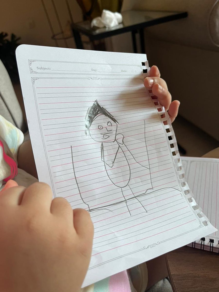 bukholoud's tweet image. كنت اتابع بودكاست العاب @AlaabGaming
واختي الصغيرة الله يحفظها قررت ترسم الشباب مع مايكاتهم 

مشغل الصويان @mish7al
احمد الراشد @AR_1085
واحمد الأحمري @AMAlogy

عاد مشغل واضح بس الله يعينكم تطلعون الأحمدين 😂