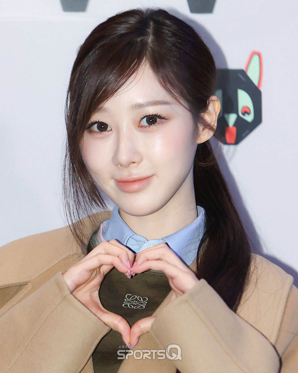 sportsqnews's tweet image. [#포토Q] 251120 ‘지젤’ LOEWE 포토콜

📌sportsq.co.kr/news/articleVi…

#지젤 #GISELLE
#aespa #æspa #エスパ #에스파
#LOEWE #로에베