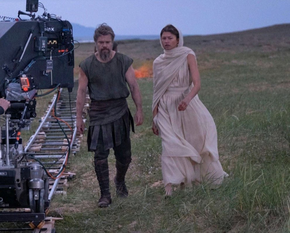 G6LSbslaIAArioC?format=jpg&name=medium