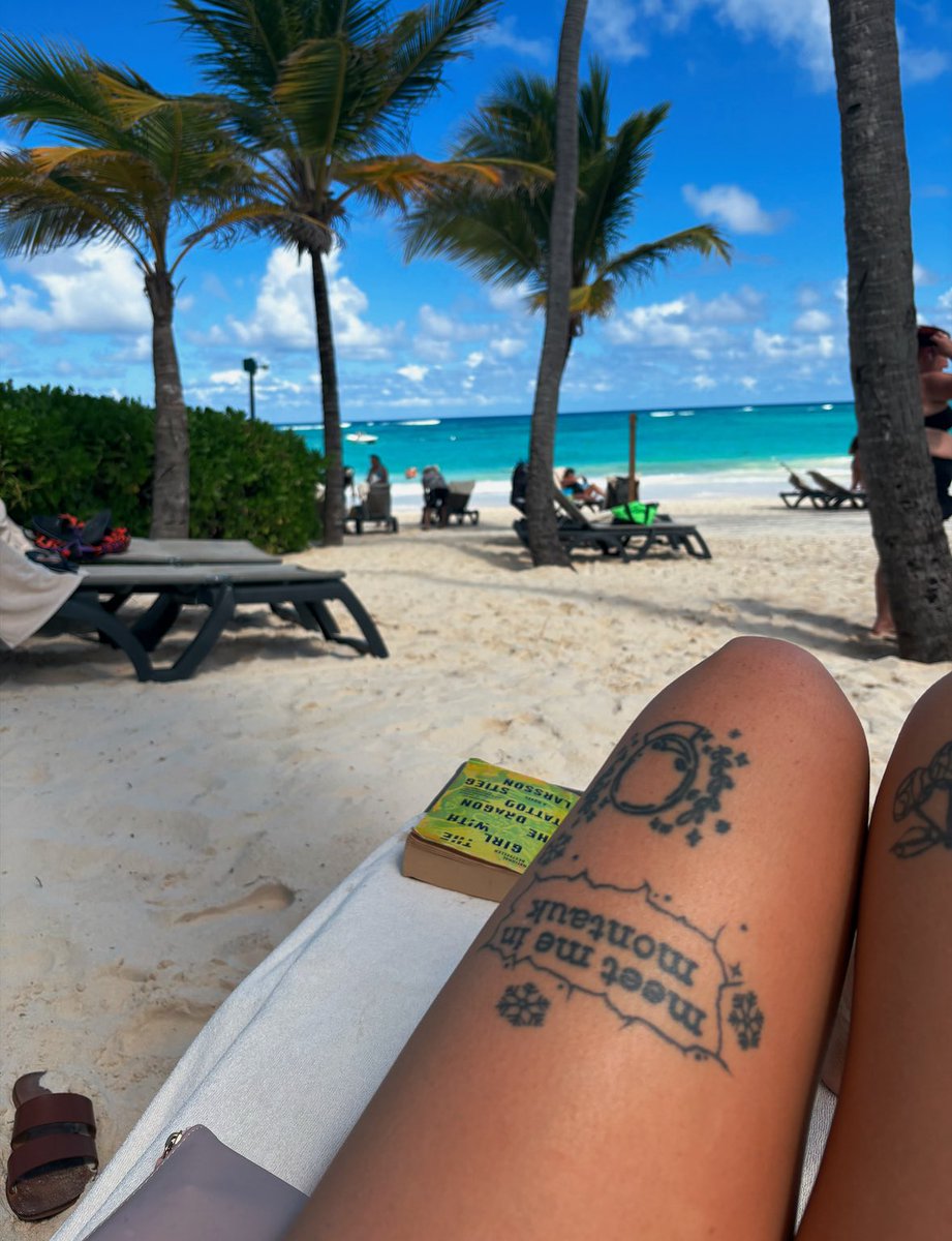almightyana's tweet photo. besos 🌺🇩🇴🏝️ https://t.co/ryBeMlGOxG