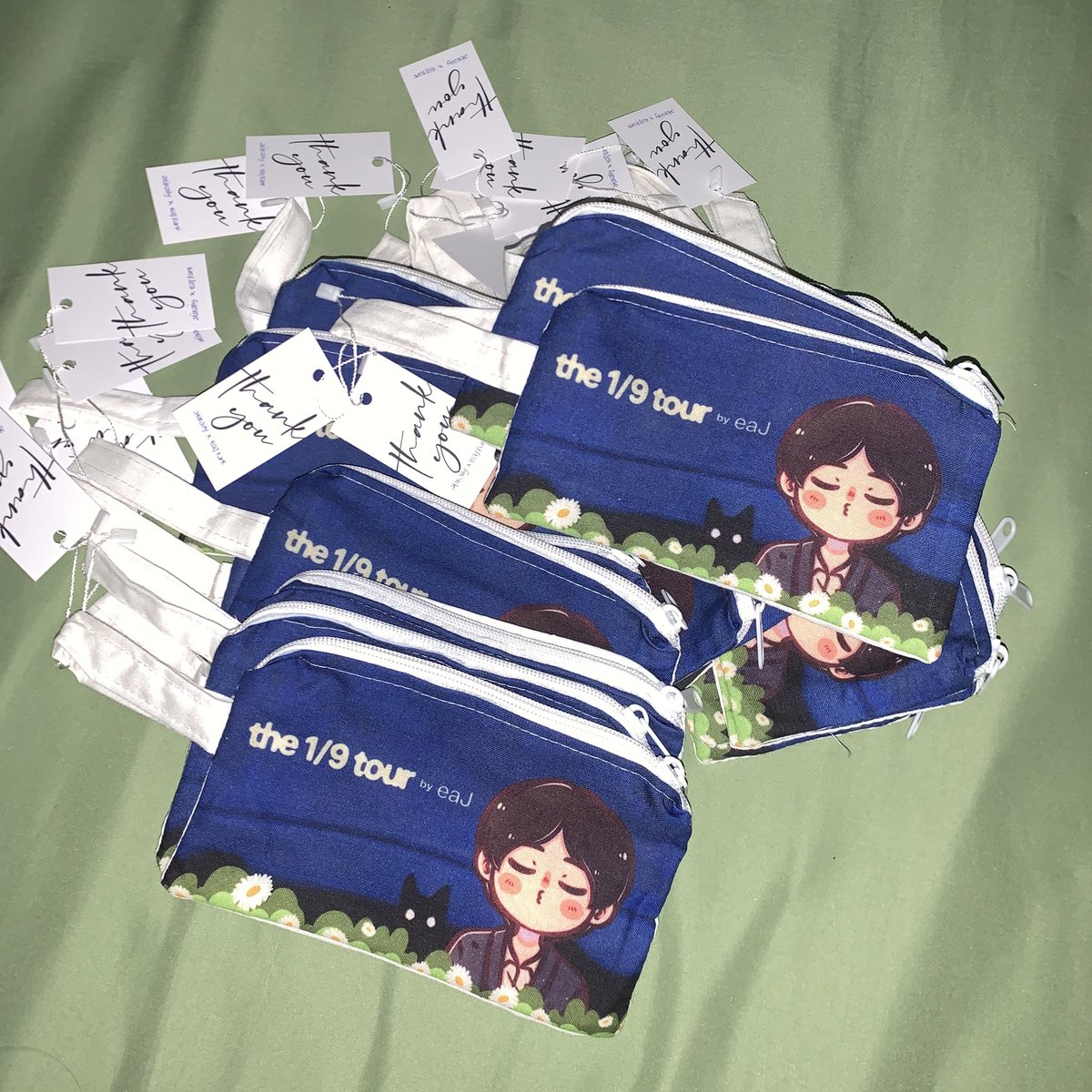 atikaily's tweet photo. Freebies The 1/9 Tour in Jakarta by @atikaily
───────── ୨୧ ─────────

Aku buat cuma sedikit 🤏🏻 Maaf banget gak ada waktu buat gambarnya jadi langsung foto aja. 

Nanti aku kabarin lagi mangkal dimana.
Sampe ketemu yorobundeul!! ❤️

#eaJPark #eaJInJakarta #eaj1over9 #the1over9tour #The1over9inJKT