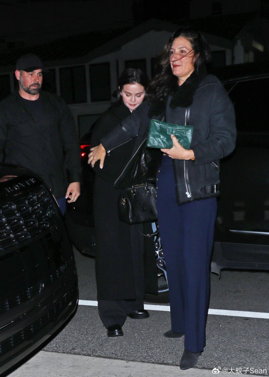 Selena Gomez at the 'Giorgio Baldi' restaurant in Santa Monica [Novemver 18]