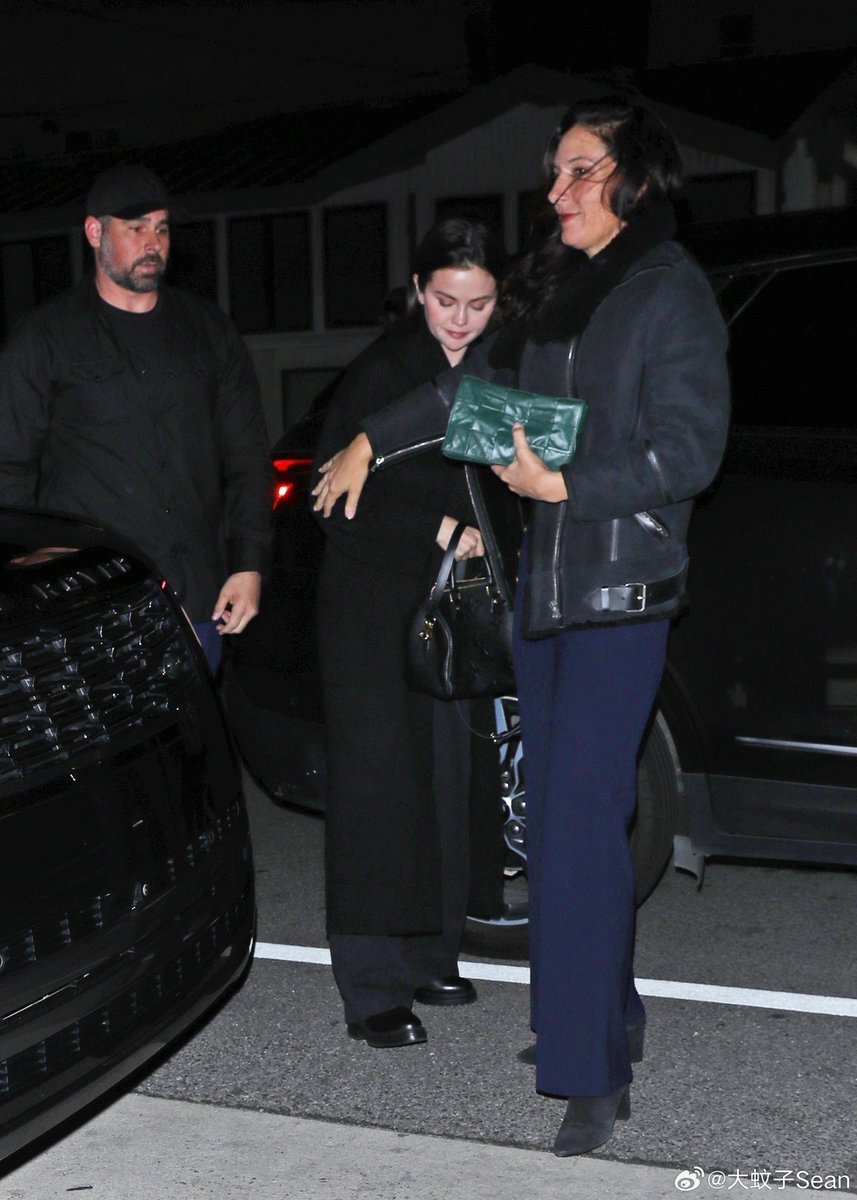 Selena Gomez at the 'Giorgio Baldi' restaurant in Santa Monica [Novemver 18]