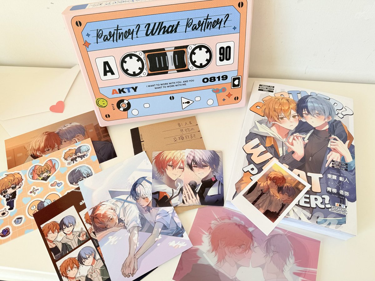 Jasmine955_'s tweet photo. やっと受け取りました—!🥰🥰
1kg近い重さです…たくさんのきれいな景品、感動する🥺🥺ご飯だ
#아키토우_짝사랑_앤솔로지_후기
#Partner_What_Partner https://t.co/rKJeOeNHgt