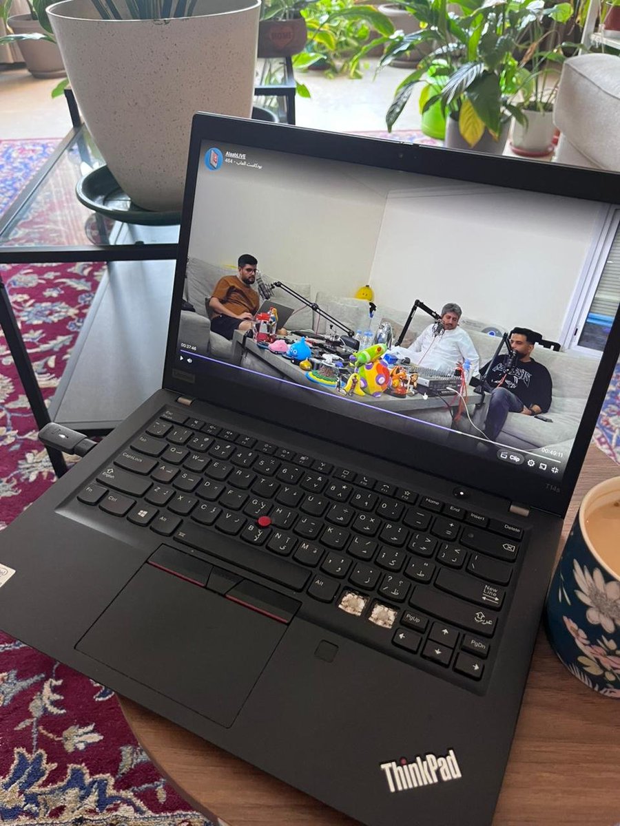 bukholoud's tweet image. كنت اتابع بودكاست العاب @AlaabGaming
واختي الصغيرة الله يحفظها قررت ترسم الشباب مع مايكاتهم 

مشغل الصويان @mish7al
احمد الراشد @AR_1085
واحمد الأحمري @AMAlogy

عاد مشغل واضح بس الله يعينكم تطلعون الأحمدين 😂