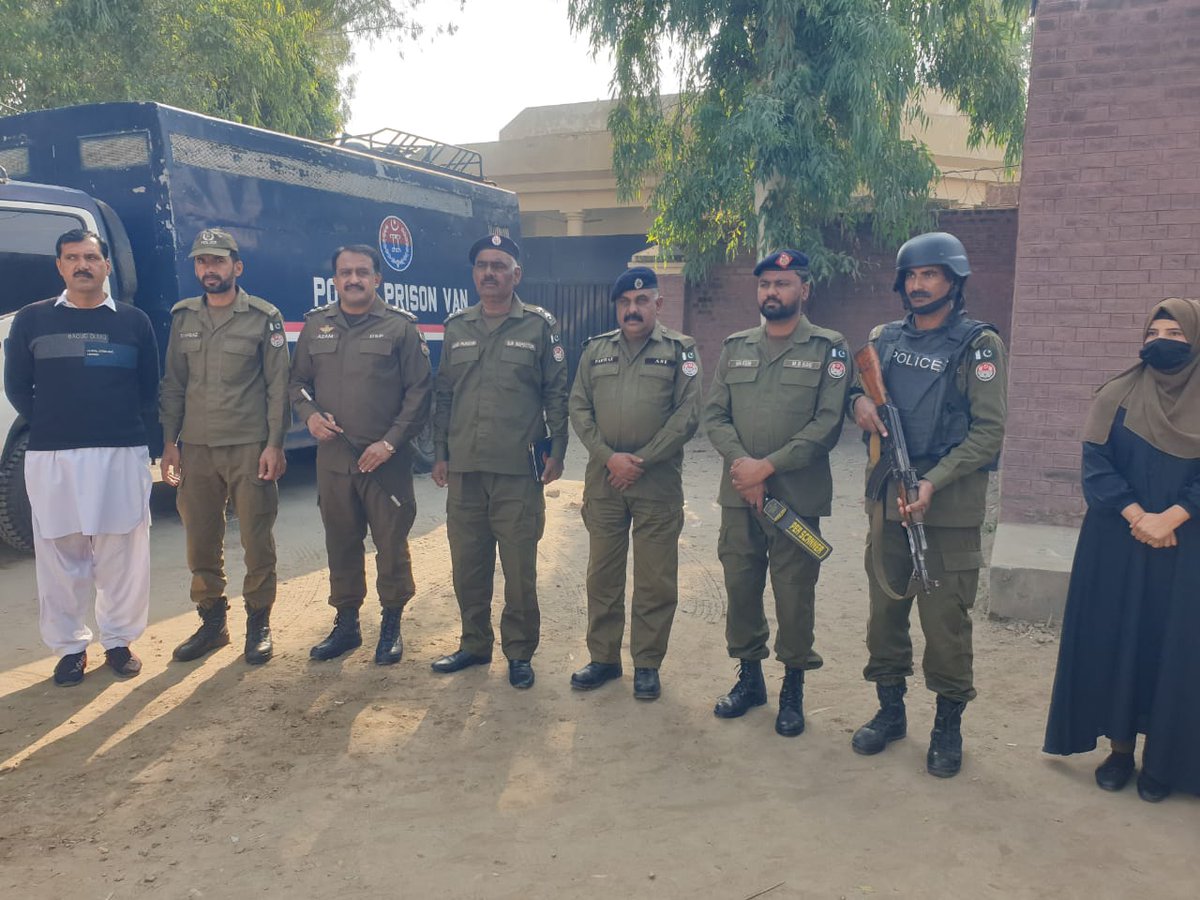 OFFICIALMBDPOL's tweet photo. #DSPPhalia #MuhammadAzam #PoliceInspection #CourtSecurity #KacheriDuty #PolicePerformance #PhaliaNews #PublicSafety #SecurityMeasures https://t.co/8d1HA1t74y