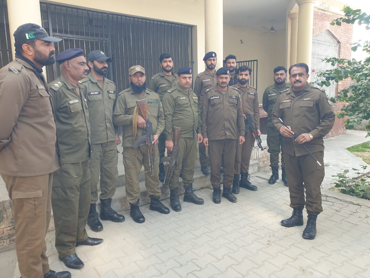 OFFICIALMBDPOL's tweet photo. #DSPPhalia #MuhammadAzam #PoliceInspection #CourtSecurity #KacheriDuty #PolicePerformance #PhaliaNews #PublicSafety #SecurityMeasures https://t.co/8d1HA1t74y