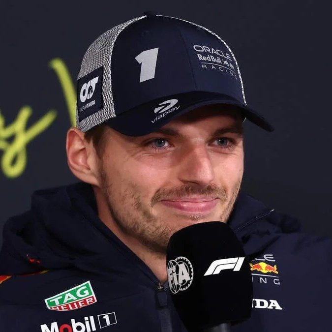 verstappenews's tweet photo. Max about the possibility of changing his number from 33 to 3:

"I do indeed need approval, so it's a good question which number I'll be driving next year. My favorite number is 3, but I still have to wait and see if that's actually possible and permitted." https://t.co/yqomnzVveY