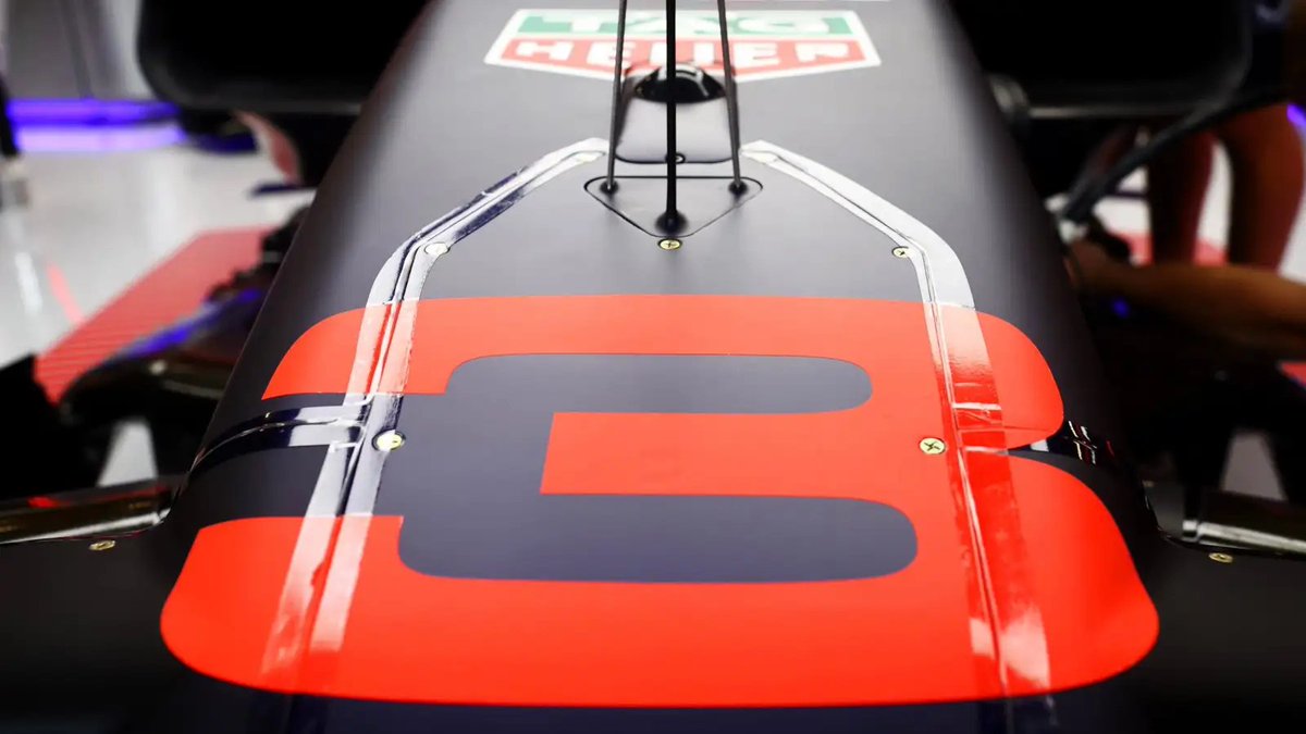 verstappenews's tweet photo. Max about the possibility of changing his number from 33 to 3:

"I do indeed need approval, so it's a good question which number I'll be driving next year. My favorite number is 3, but I still have to wait and see if that's actually possible and permitted." https://t.co/yqomnzVveY