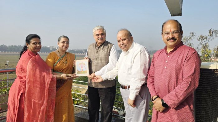 #Shankhnad_Mahotsav_Delhi – Delhi 🚩

Chandrakant Raypat, President of VHP (Ranchi), has been formally invited to the grand Shankhnad Mahotsav in Delhi.

Shrichitshakti (Mrs) Anjali Mukul Gadgil, spiritual successor of Sanatan Sanstha’s founder Sachchidananda Parabrahman (Dr)