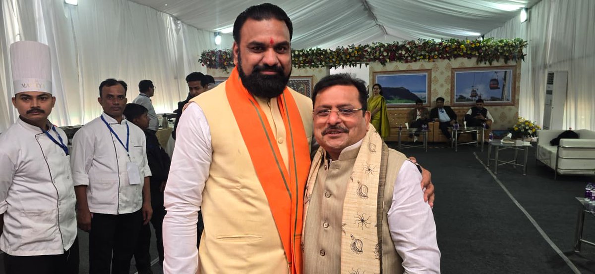 samrat4bjp's tweet photo. आज बिहार सरकार के ऐतिहासिक शपथग्रहण समारोह में देशभर से आए माननीय मुख्यमंत्रीगण, माननीय उपमुख्यमंत्रीगण, माननीय केंद्रीय मंत्रीगण एवं वरिष्ठ नेतागण का हार्दिक स्वागत-अभिनंदन किया।

आप सभी की गरिमामयी उपस्थिति में बिहार के विकास का नव सूर्योदय होने जा रहा है।

#विकसित_बिहार_का_शपथ https://t.co/gd9W8I94hp