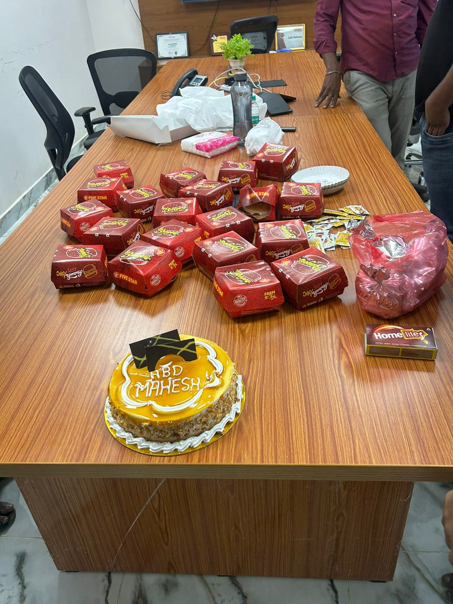 zyplesoftware's tweet image. Happy Birthday Celebration at Zyple Software!

At Zyple Software, we don’t just build technology - we build a culture where people feel valued, appreciated, and connected. 

#ZypleSoftware #TeamZyple #OfficeCulture #EmployeeHappiness #BirthdayAtWork #LifeAtZyple #TeamSpirit