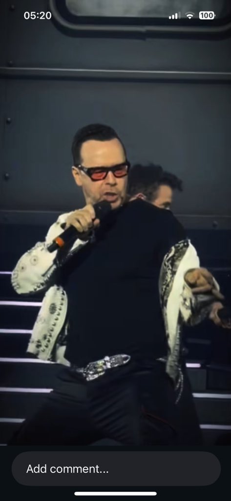 Thankful for this guy and the truly incredible human being that he is. Always goes above and beyond in everything that he does for us Blockheads. Love you, Donnie!
🤖🧡💫✨☀️🦁😊🫶🏻
#ThankfulThursday #DonnieWahlberg #Nkotb #BostonBlue 💚💙 #Blockhead #OurHappyPlace #OurSunlight