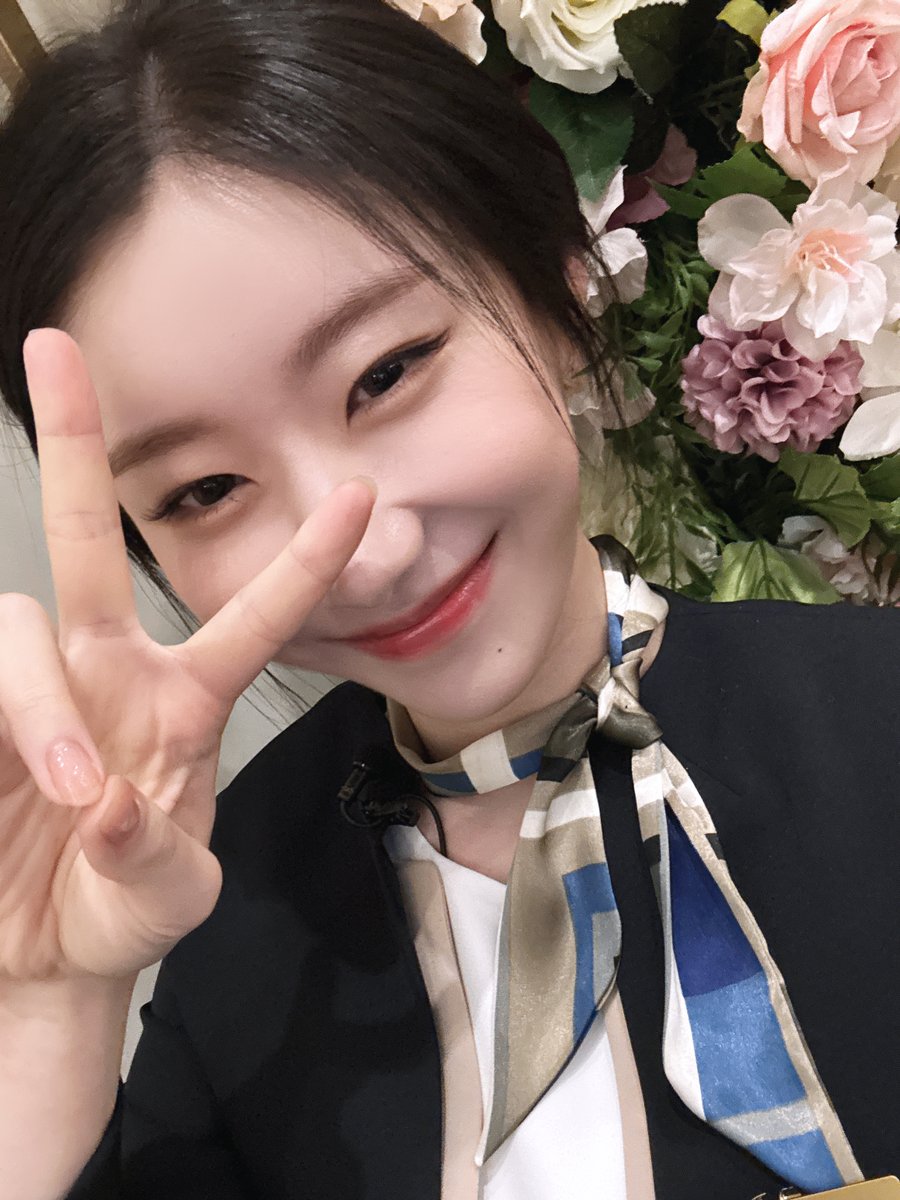 ITZYofficial's tweet image. #ITZY 스타일로 𝓢𝓱𝓪𝓴𝓮 𝓢𝓱𝓪𝓴𝓮한 칵테일 구경할 믿지~🍸
오늘 저녁 6시 #전과자 에서 만나요!

🎬youtu.be/wFedVNjflgY

#MIDZY @ITZYofficial
#CHAERYEONG #채령
#ITZY_TUNNELVISION
#ITZY_TNVS 
#EXO #엑소 #KAI
@weareoneEXO