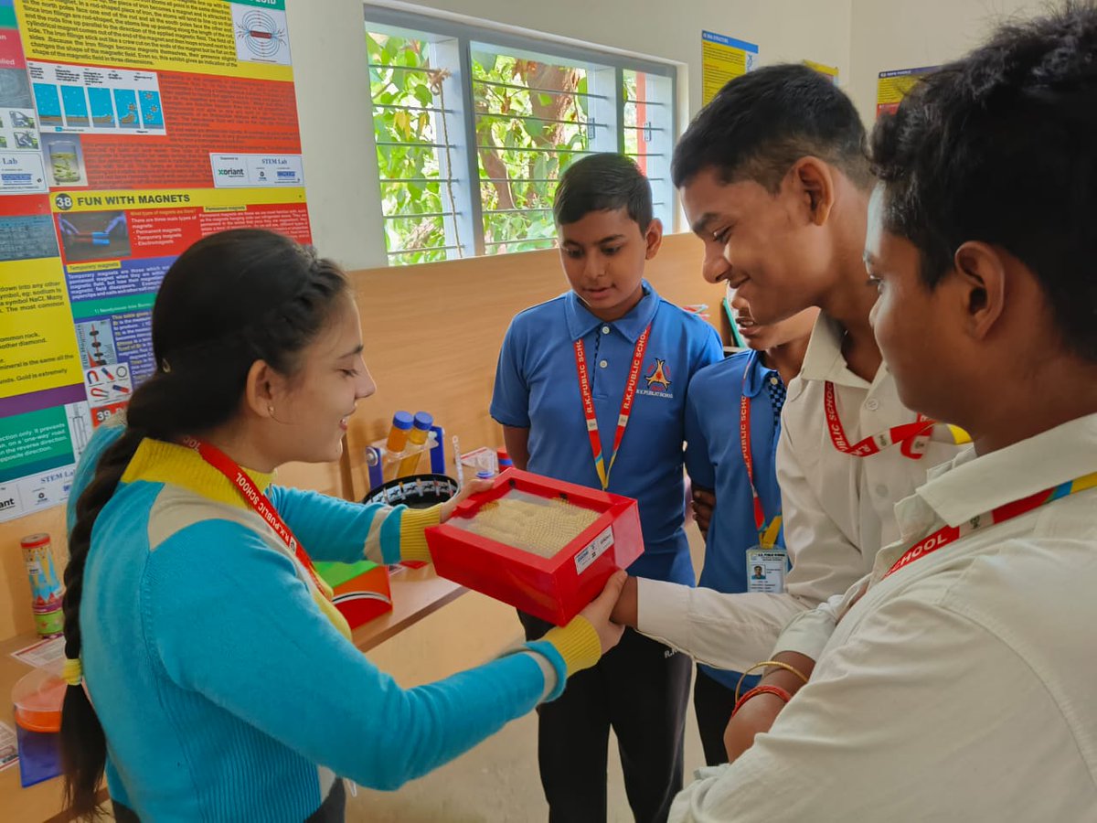 STEMLearning_IN's tweet image. Big ideas often begin with a small impression.
Students at NPS Naya Savera, #Gurgaon, explored the Pin Screen Model and instantly connected with how shapes form.
Supported by @ConcernIndia_, the #MiniScienceCentre keeps making science easier to grasp.
#STEMLearning