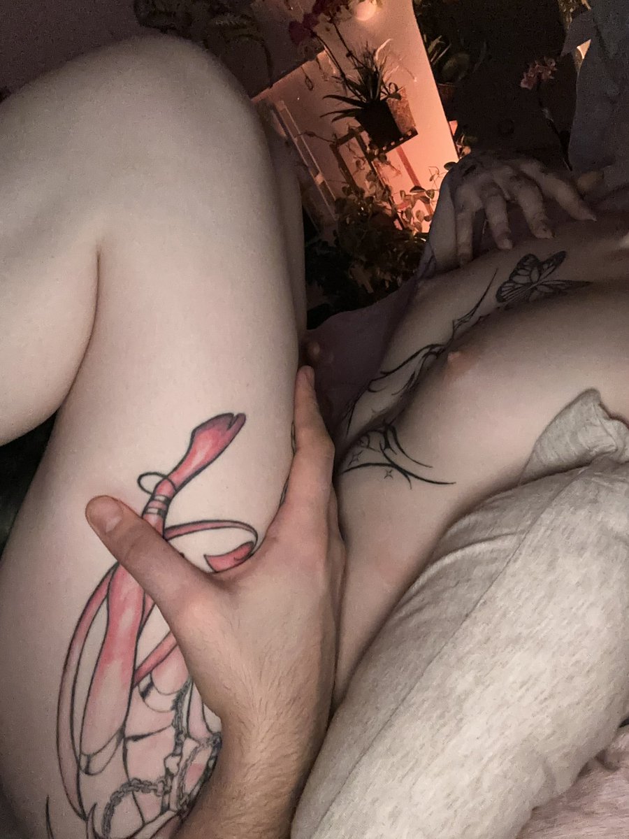 itslanabee's tweet photo. Too busy getting my pussy ate https://t.co/3jFoSH8eX7