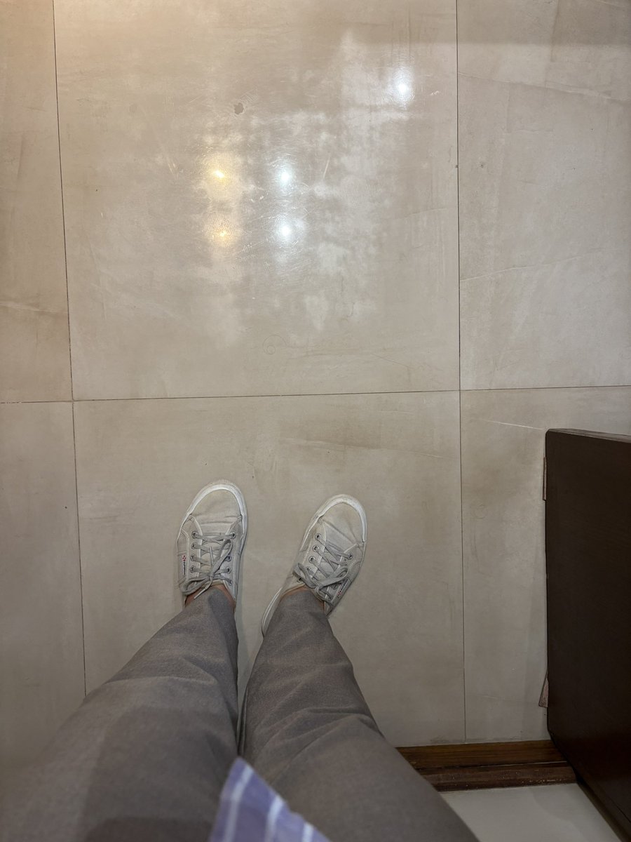 ArtoisLibra's tweet image. #dressedforsuccess Ein morgendlicher Gruß aus dem noch nebeligen Kairo!
Auf zum Frühstück, danach will ich zum Bazar und Poolen am Nachmittag wäre auch noch super … letzter Tag!