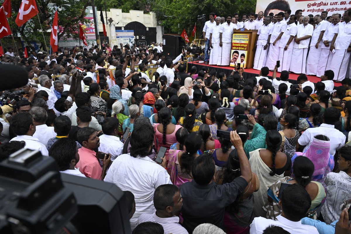 peri_periasamy's tweet photo. With the Central government returning the Chennai #MetroRail Limited’s proposals for metro rails for #Coimbatore and #Madurai, DMK cadre staged a protest in Coimbatore on Thursday demanding implementation of the project. 📸: @peri_periasamy / @THChennai  @the_hindu https://t.co/zRWe3NyYPq