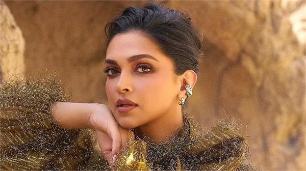 Onlinetadka's tweet image. अब 500–600 करोड़ की फिल्में एक्साइट नहीं करती..‘स्पिरिट’ और ‘कल्कि’ से बाहर होने के बाद दीपिका का बयान 
#DeepikaPadukone #BollywoodNews #EntertainmentUpdate #Kalki2898AD #SpiritMovie #BigBudgetFilms