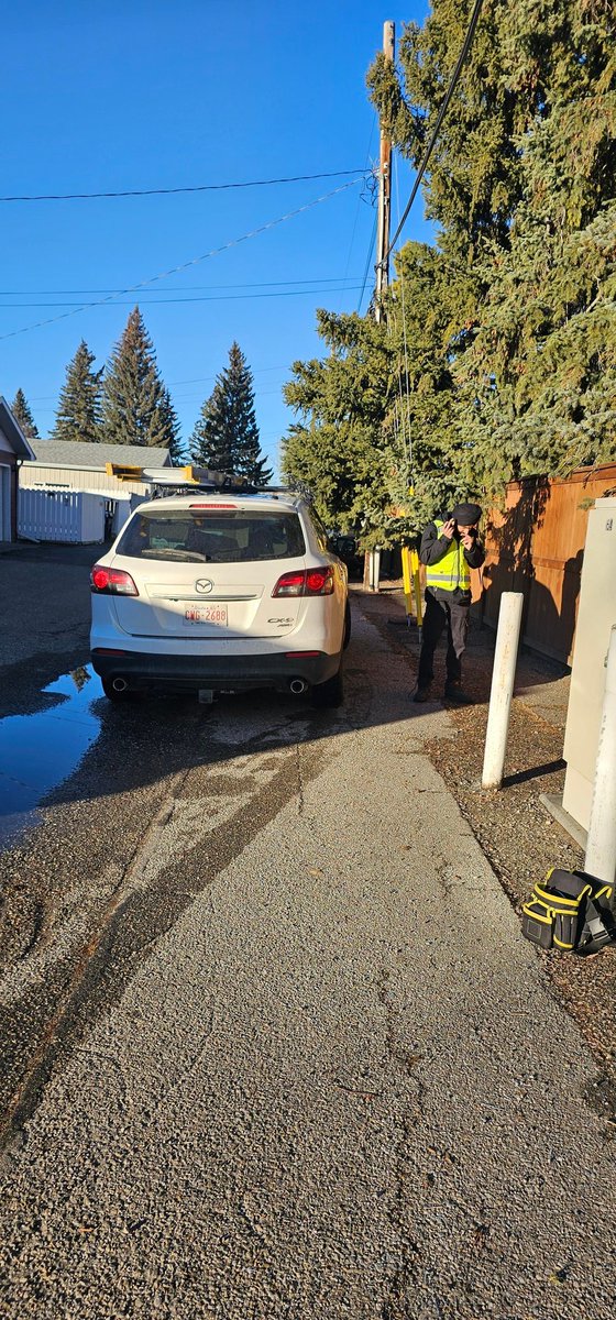 DDB12P's tweet photo. @TELUSsupport  This contractor is leaving trash on the ground near my property. His attitude representing Telus was poor. Refused to clean the mess. https://t.co/bBCDH3CrY1