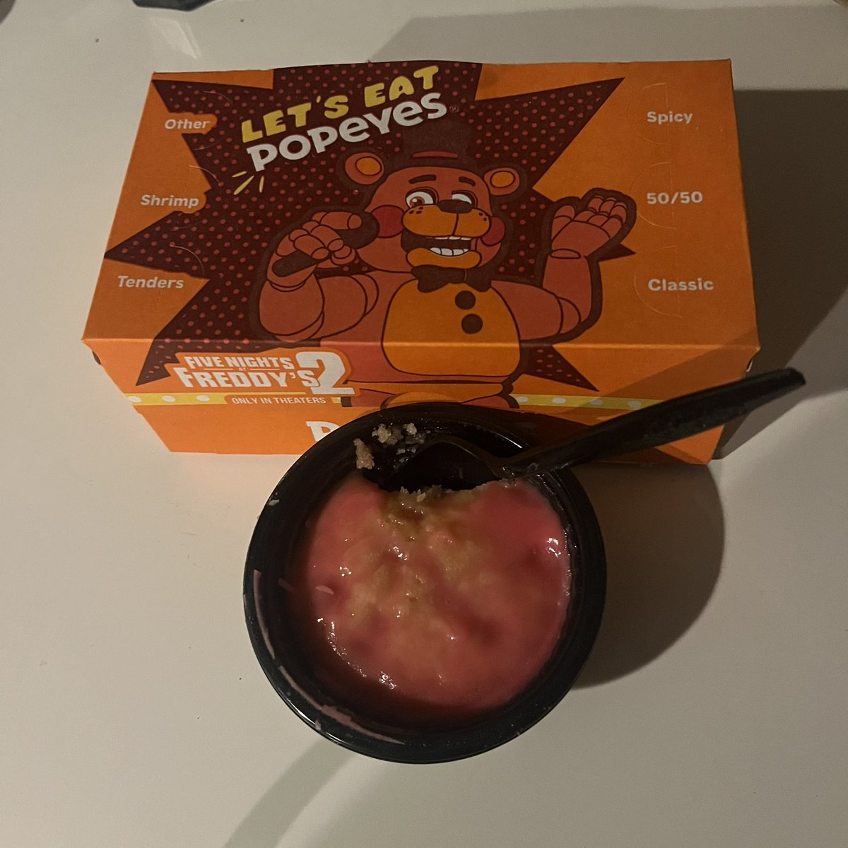 Maxillow's tweet image. Reviews from my friends for the Five Nights at Freddy's 2 meal are in!
"If I were to describe it in one word it would be bad"
"If I were sick do not put this near me I will vomit"
"I could convince myself to eat it if it were an emergency"

...Personally, I thought it was fine...