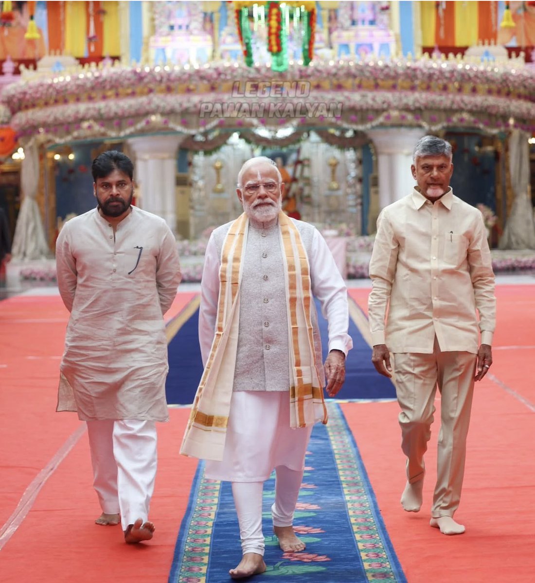 DarkSideInvader's tweet image. Oh you mean this poser 👇🏽 

#ModiThePoser