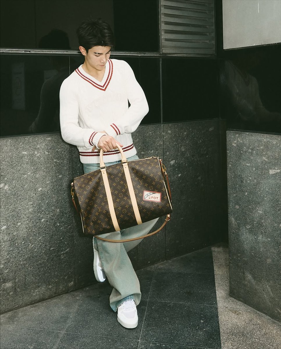 Aldebarannnnn_'s tweet photo. คุณ Aupor ช่างภาพของน้องโฟ้ด มาลงรูปเท่ๆของน้องกับ LV #LouisVuitton หลายรูปเลย
🤎 https://t.co/8T6I6fl1YN
#LVkeepall #keepallbag
@tawattannn @LouisVuitton
#Fourthnattawat #โฟร์ทณัฐวรรธน์ https://t.co/2Jn3XKxe6H
