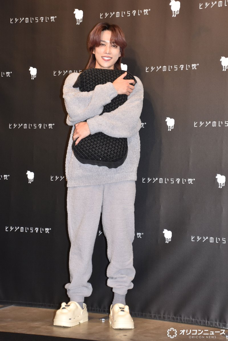 oricon's tweet image. キスマイ千賀健永「ちょっと恥ずかしい」
お気に入りMyパジャマでイベント登場
ベッドでガチ寝🐏💤
oricon.co.jp/news/2419619/?…

「Myojoみたい」ベッドでフォトセッション
枕を贈るなら宮田俊哉🩵💜
oricon.co.jp/news/2419878/?…

「火星人に日本食を勧める夢」見た👽️
oricon.co.jp/news/2419879/?…

#千賀健永