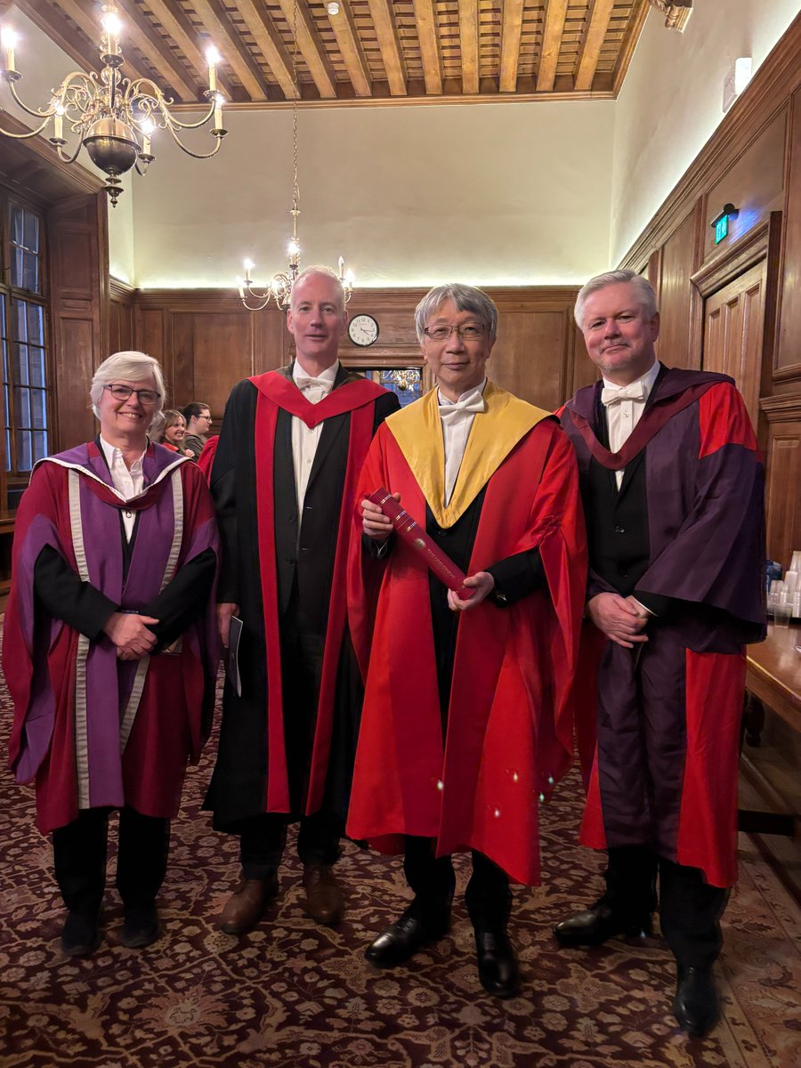 NU_GS_Science's tweet image. ー大学の日常ー

#エディンバラ大学 #名誉博士号 授与！

先々代の #理学研究科長 #阿波賀邦夫 先生（現 #豊田高専 校長）！
世界でトップクラスの研究者が選ばれる、名誉ある授与式。

11月19日、学生の卒業式に合わせて盛大に執り行われました。
圧巻の光景です…！

#名大 #理学
Photo by Nishizaki