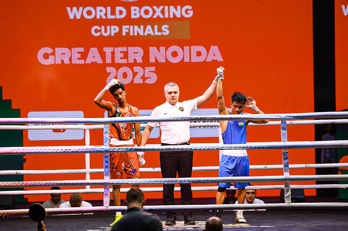 NortheastToday's tweet image. #NetSnippet | Mandengbam Jadumani Singh from Manipur secured a convincing 5-0 victory over Australia&apos;s Omer Izaz in the semi-finals of the World Boxing Cup Finals 2025 in the Men&apos;s 51kg category. With this win, he has advanced to the final, bringing pride to India and Manipur on…