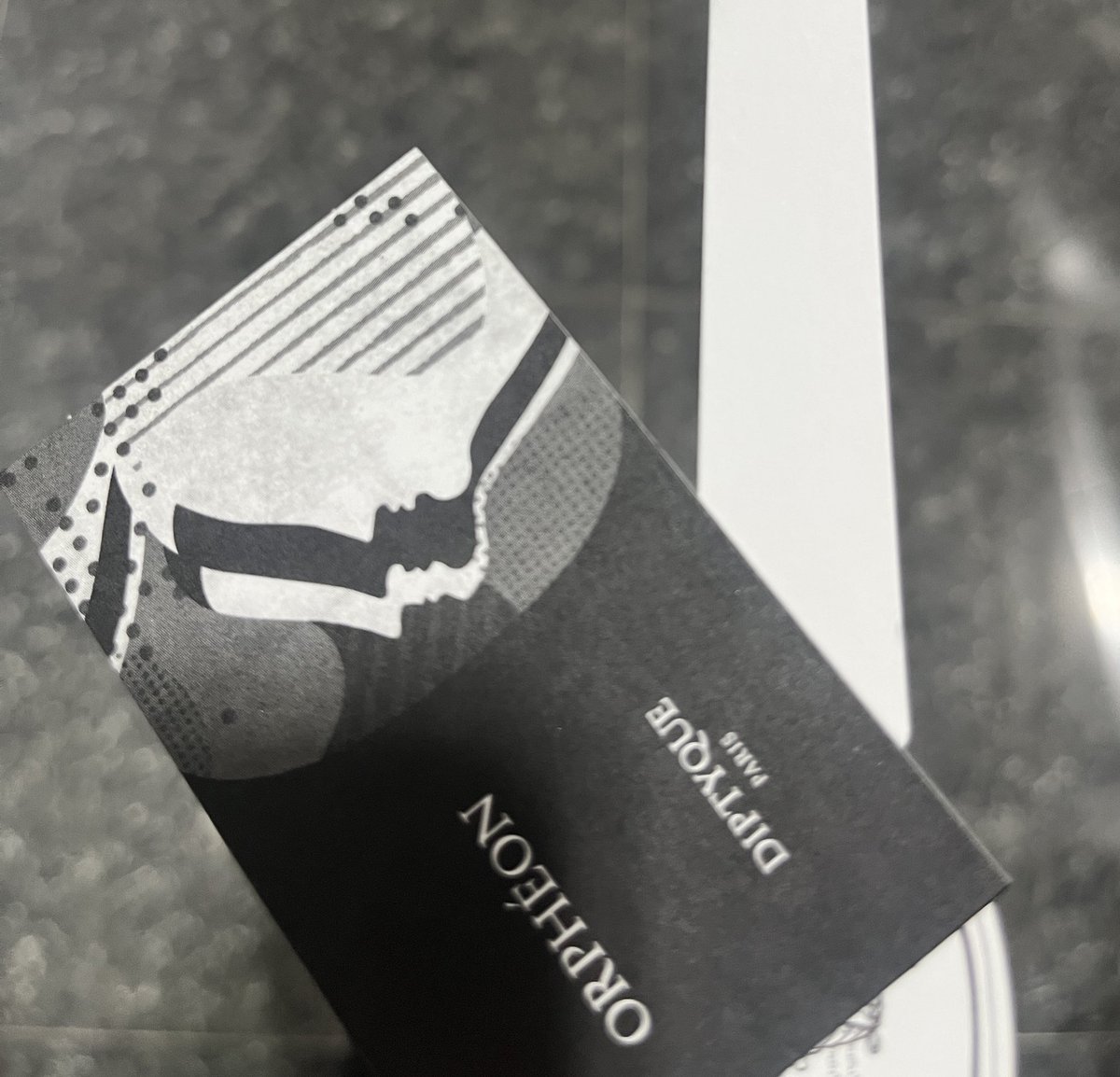 오르페옹 진짜 내 취향이여서 시향지를 집까지 가지고 와버림… (비슷한 향 있는데 나중에 가서 살 듯..?)
르라보는 히노끼 핸드크림이랑 진짜 비슷함 호불호 있을 향