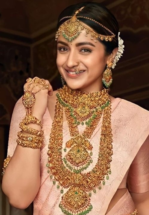 Lavende86569169's tweet image. &quot;don&apos;t wear your own culture&quot;

Meanwhile Average Indian events😭😭just tell you live under the rock