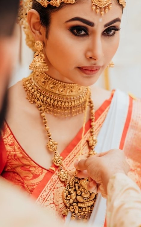 Lavende86569169's tweet image. &quot;don&apos;t wear your own culture&quot;

Meanwhile Average Indian events😭😭just tell you live under the rock