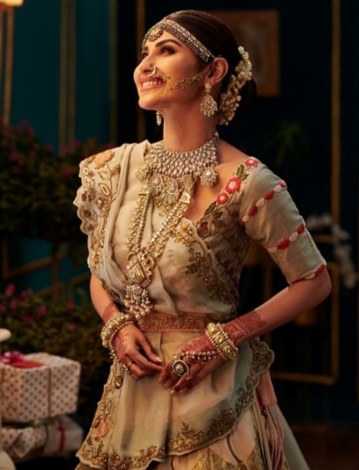 Lavende86569169's tweet image. &quot;don&apos;t wear your own culture&quot;

Meanwhile Average Indian events😭😭just tell you live under the rock