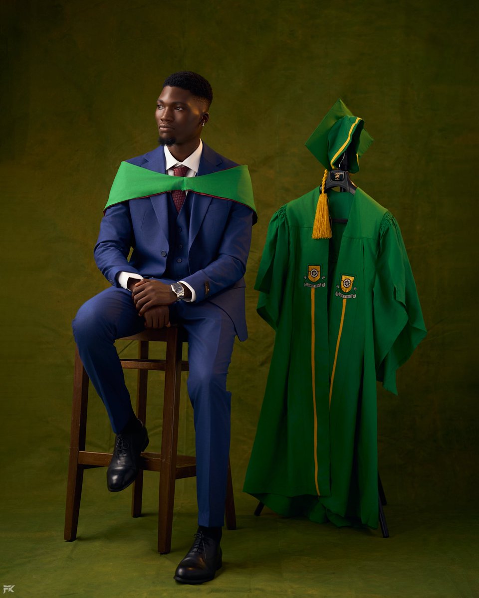 hiayoola's tweet image. My heart is full. Thank you, God. Thank you, family. Thank you, friends. 🎓❤️