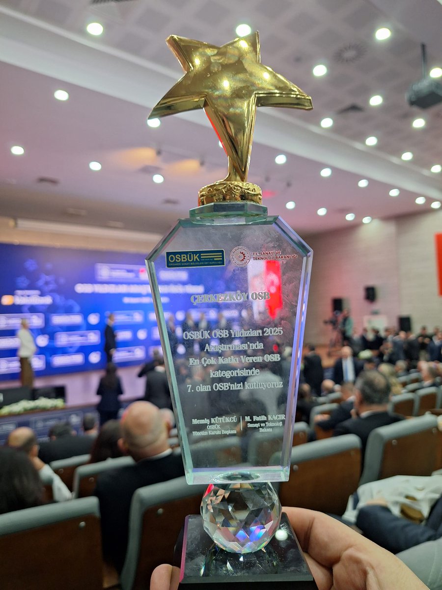 CerkezkoyOsb's tweet image. ÇOSB, OSBÜK tarafından düzenlenen 2025 OSB Yıldızları Araştırması’nda ödüle layık görüldü. Bu yıl beşincisi düzenlenen OSB Yıldızları Araştırması Ödül Töreni, T.C. Sanayi ve Teknoloji Bakanı Sn. Mehmet Kacır’ın katılımıyla gerçekleştirildi.
#ÇOSB #ÇerkezköyOSB #OSBÜK #OSBYıldızla