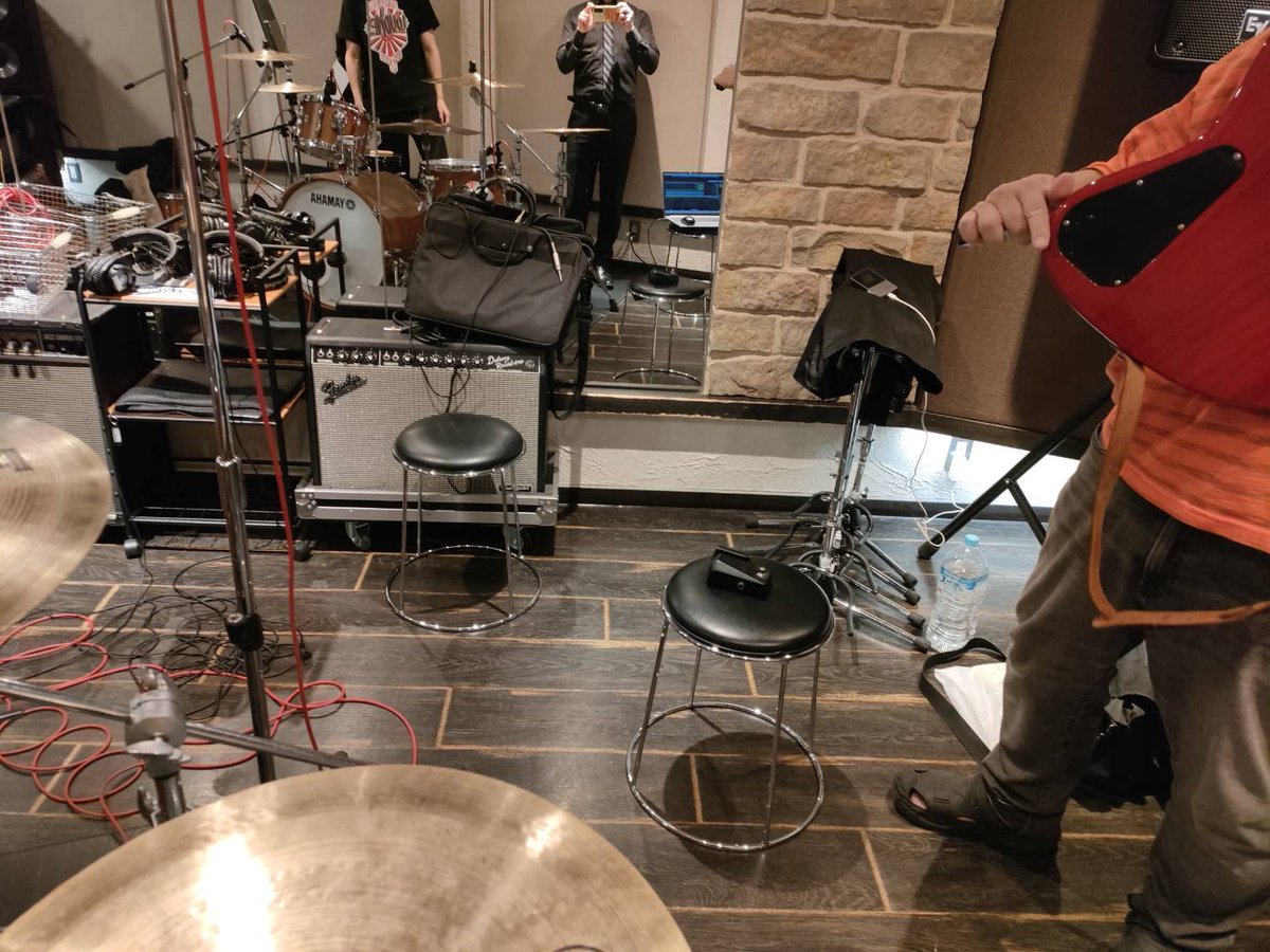 ENDZEROofficial's tweet photo. エンゼロ、レコーディング中！！！！
少しでも多くの皆さんのもとに届くように気合入れて作ってます💪 https://t.co/10lLa14DVy