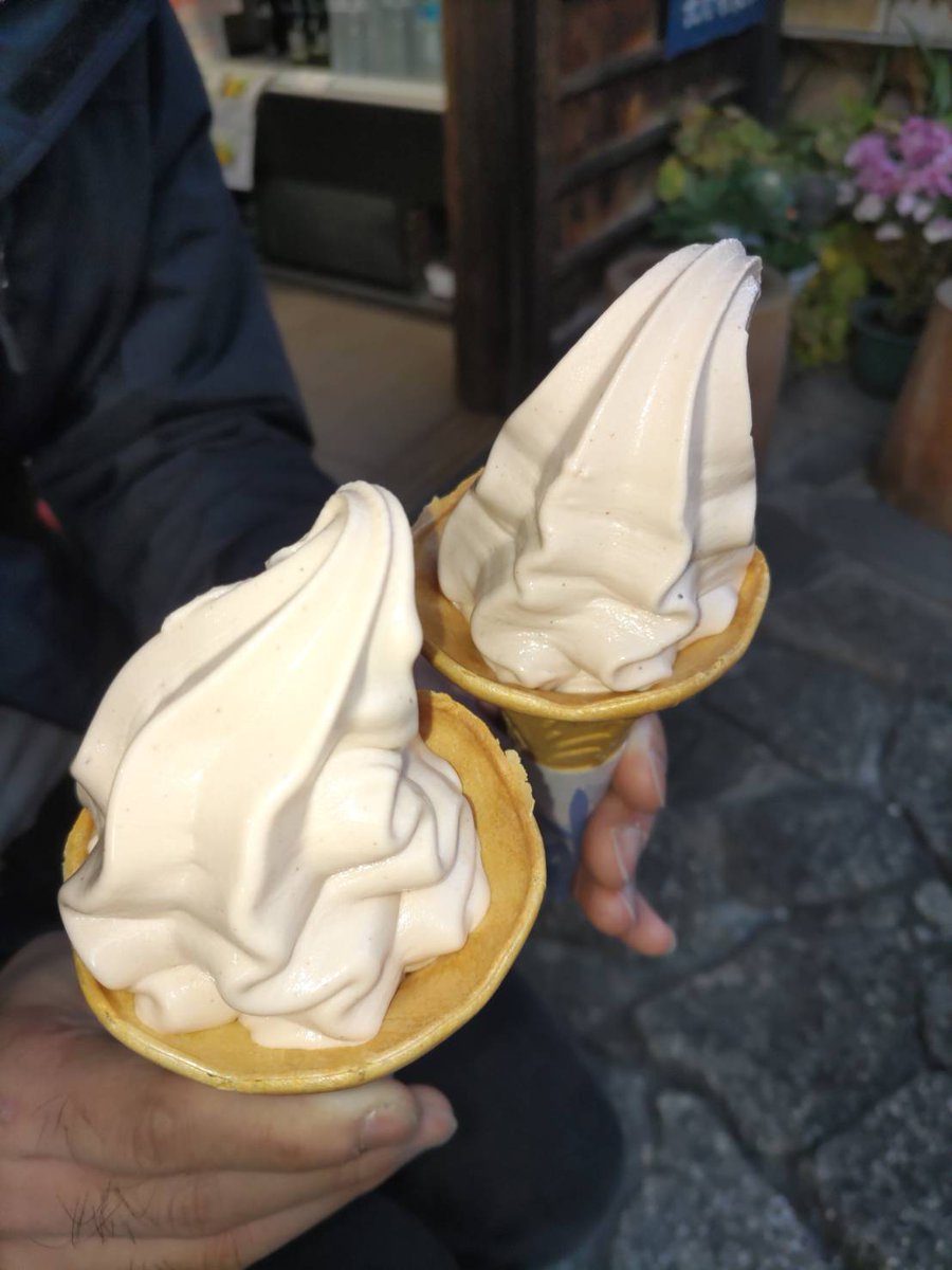 SHIN696969's tweet photo. #岐阜県 #中津川市 #馬籠宿 #紅葉 #石段 #栗ソフト
昨日、仕事が終わったら…高速使って日が暮れないうちに…って中津川の馬籠宿へ、お出かけ🚘️
石段、石畳やら紅葉やら楽しんできたよ☆
展望台からは恵那山が見えたよ😀
帰りに栗のソフトクリーム🍦を頂いて帰宅💦
弾丸トラベルでした（笑） https://t.co/RpI6YMShaH