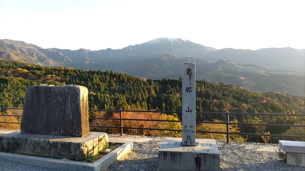 SHIN696969's tweet photo. #岐阜県 #中津川市 #馬籠宿 #紅葉 #石段 #栗ソフト
昨日、仕事が終わったら…高速使って日が暮れないうちに…って中津川の馬籠宿へ、お出かけ🚘️
石段、石畳やら紅葉やら楽しんできたよ☆
展望台からは恵那山が見えたよ😀
帰りに栗のソフトクリーム🍦を頂いて帰宅💦
弾丸トラベルでした（笑） https://t.co/RpI6YMShaH