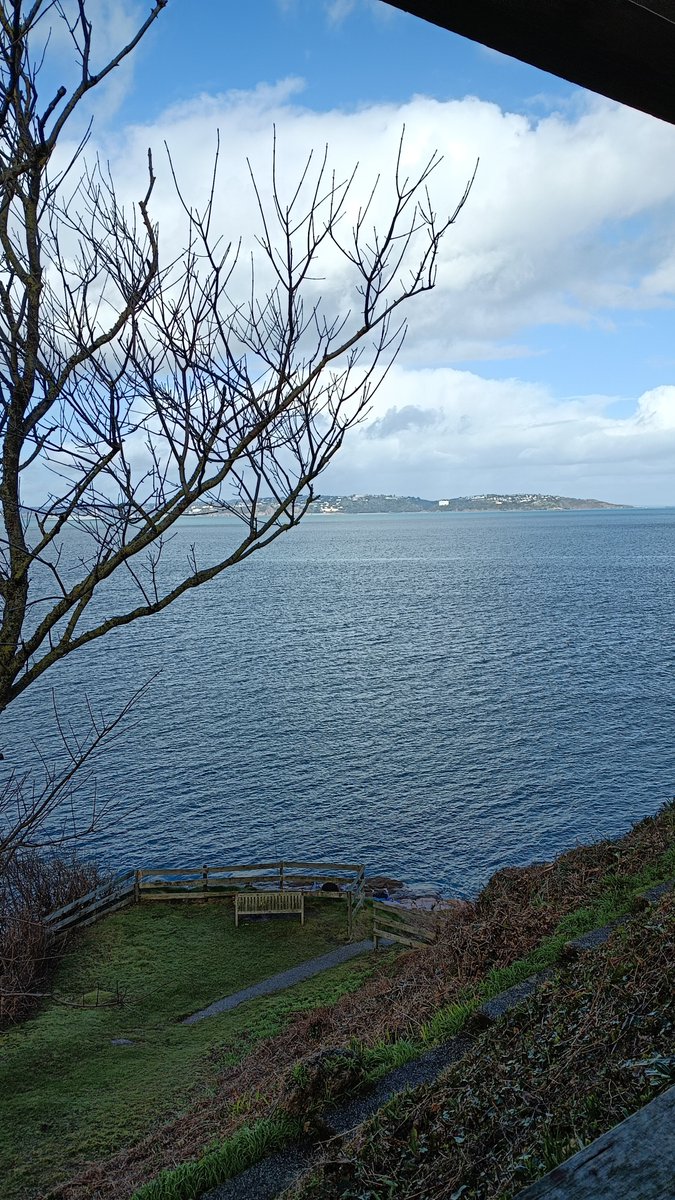 On this cold autumn day we are sending the warmth of kindness out far and wide! Remembering to wrap ourselves up in it too. Happy Thursday to all!