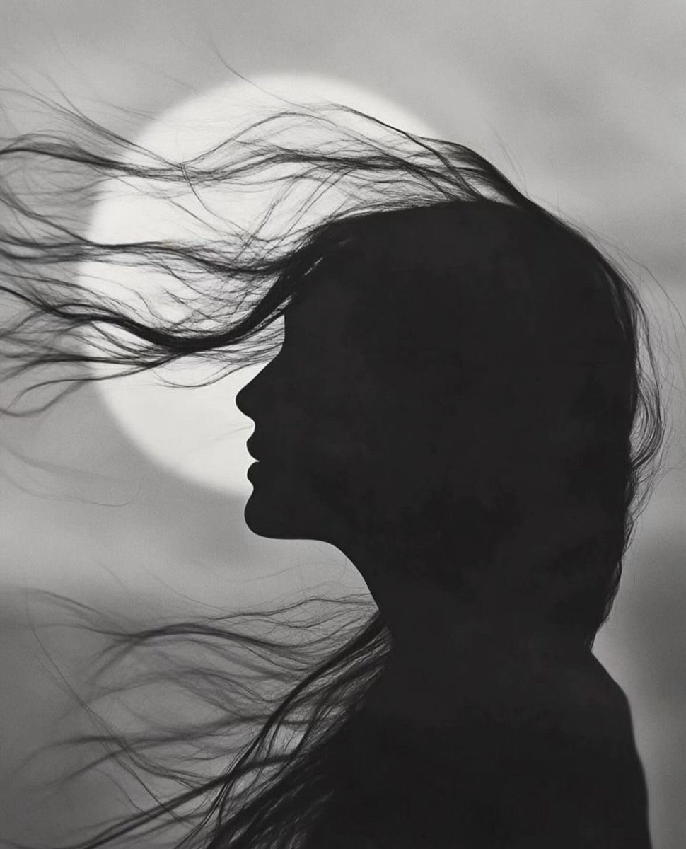 "Kırk mevsim bekledim, bekle deyince. Mektup yazacakmış eli değince... Meltemi beklerken bak ayaz geldi. İlk değil bu bana son söz verişi..."💔