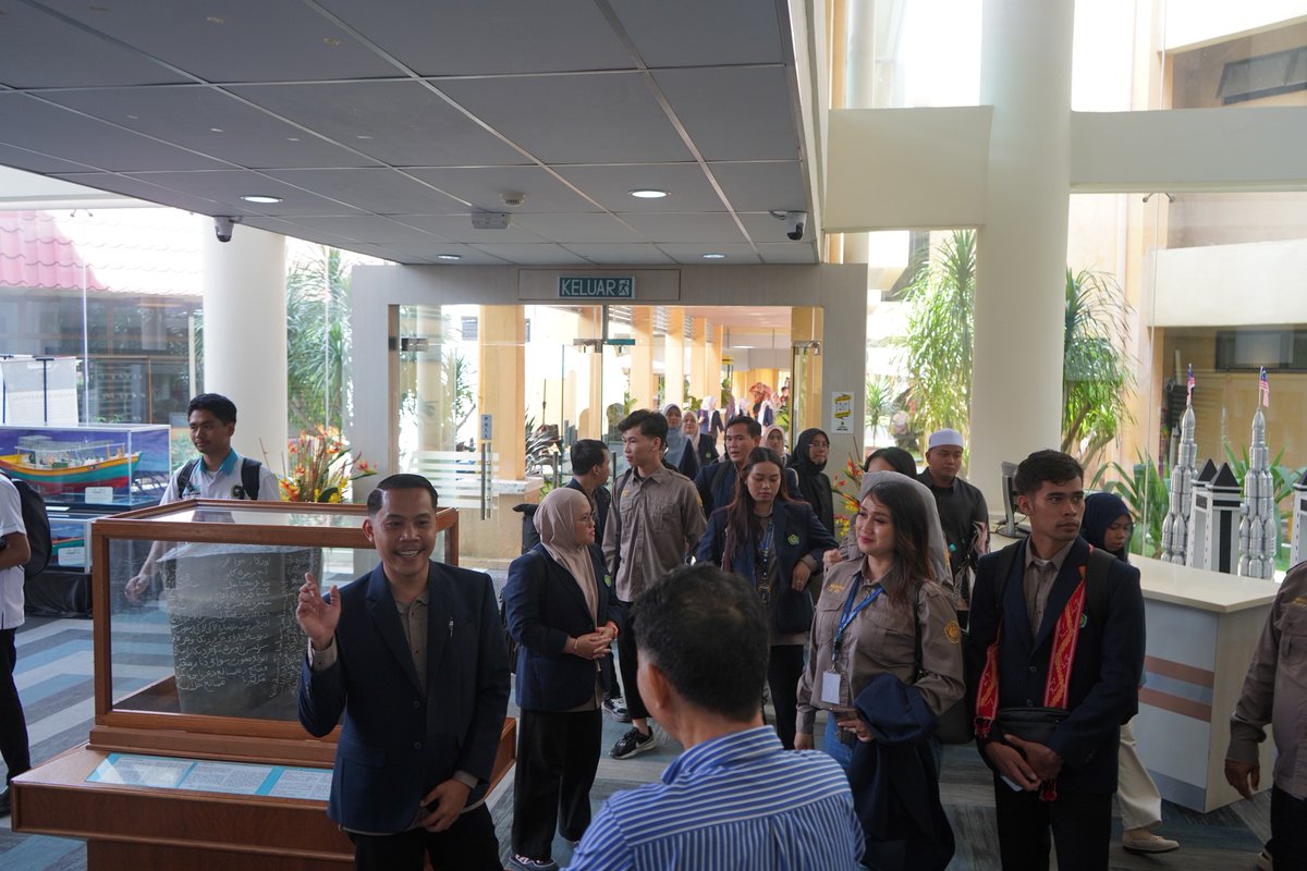 UniSZA_library's tweet image. Lawatan dari Universitas PGRI Pontianak, Indonesia.
Tarikh: 16 November 2025 (Ahad)
Masa: 12.30 tengah hari
Peserta: 18 orang

#UniSZA
#perpustakaanalwathiqubillah
#uniszapastitahu
#IlmuDemiFaedahInsan
#ProudlyUniSZA
#lawatankepwbunisza