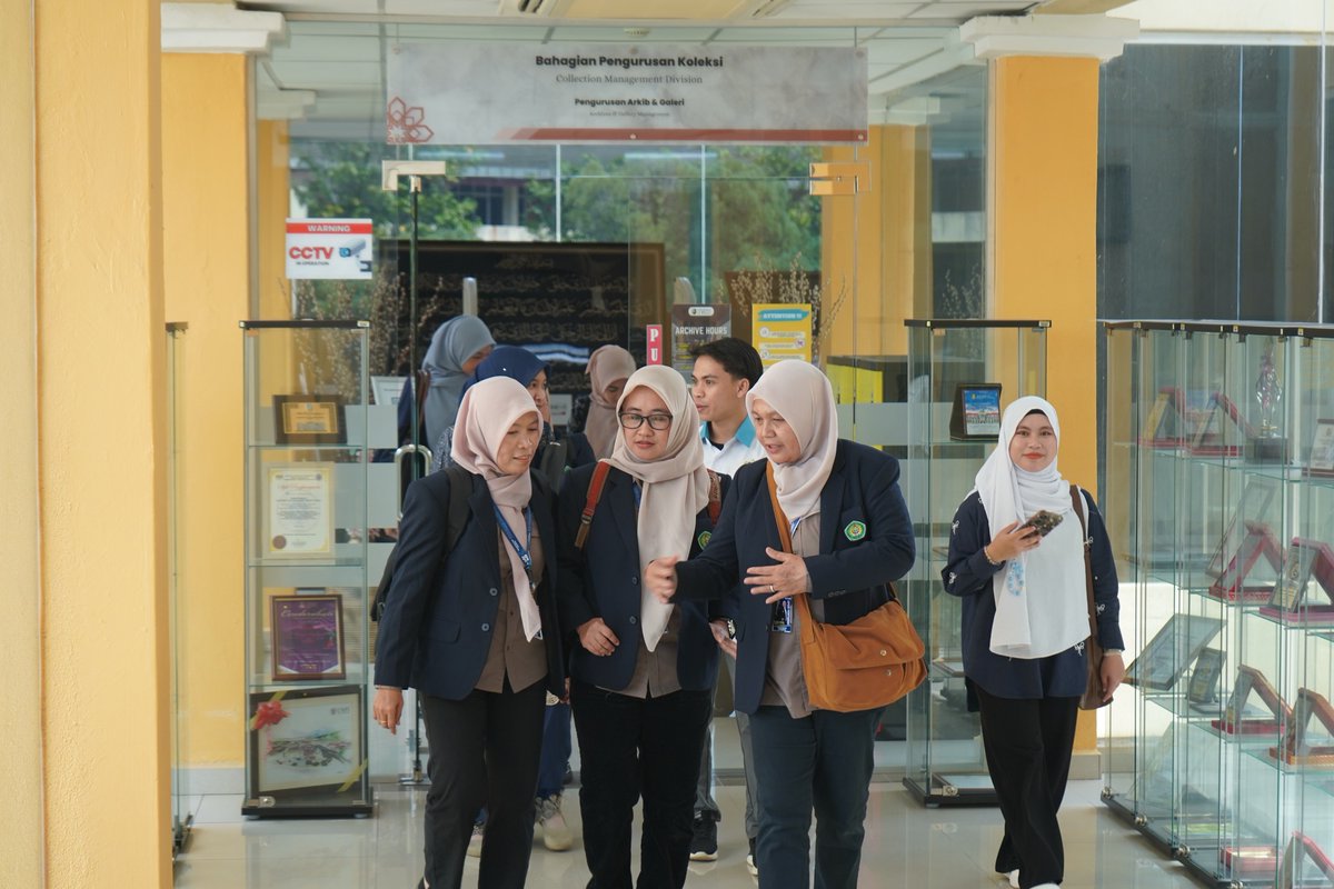 UniSZA_library's tweet image. Lawatan dari Universitas PGRI Pontianak, Indonesia.
Tarikh: 16 November 2025 (Ahad)
Masa: 12.30 tengah hari
Peserta: 18 orang

#UniSZA
#perpustakaanalwathiqubillah
#uniszapastitahu
#IlmuDemiFaedahInsan
#ProudlyUniSZA
#lawatankepwbunisza