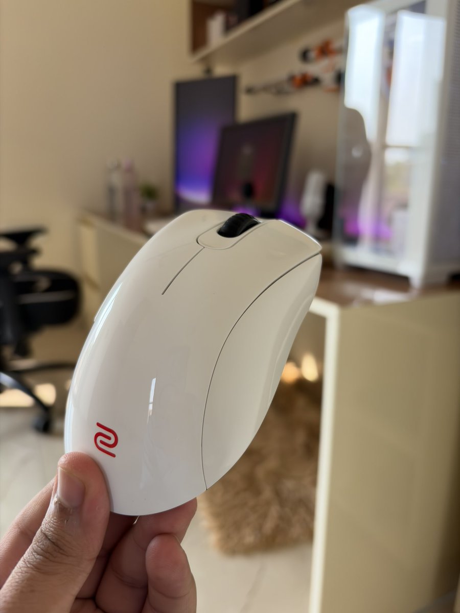 ThourCS2's tweet image. Zowie EC2-DW White is like a mirror, too glossy and looks so good 🤍🤍