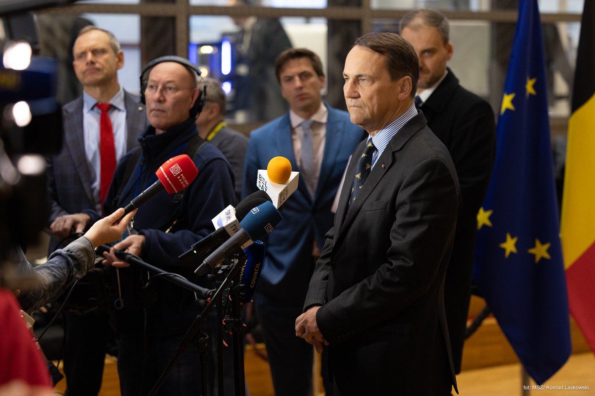 💬 From the Ministry of Foreign Affairs budget, I intend to transfer 100 million dollars before the end of the year for military aid to Ukraine under the PURL program, through which we purchase American armaments.

| Deputy Prime Minister <a href="/sikorskiradek/">Radosław Sikorski 🇵🇱🇪🇺</a> before the start of the 🇪🇺