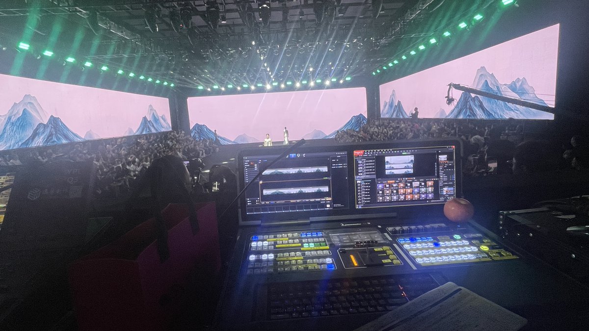 kystartech's tweet image. Kystar powered the 2025 Greater Bay Area (Humen) Fashion Week with robust LED control architecture — using the T3 Media Server paired with the Q3K3 (Q3 console + K3 switcher) for seamless switching and high-precision control.
 #Kystar #LED #controlsystem #Q3K3 #MediaServer