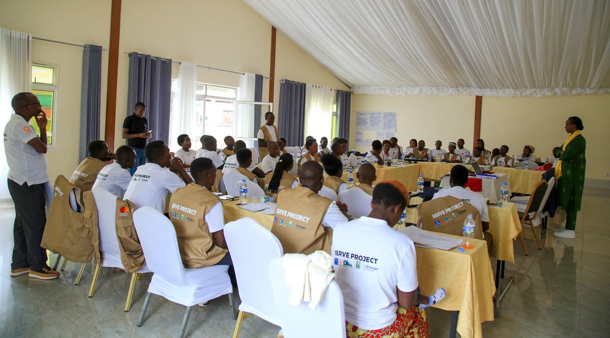 ProfemmesTH's tweet image. Urubyiruko 250 rwo mu turere 10 umushinga #SERVE ukoreramo bari mu mahugurwa yo kubongerera ubumenyi mu kwimakaza ihame ry&apos;uburinganire n&apos;ubwuzuzanye.
Intego: Guhindura imigirire mibi ibuza urubyiruko, cyane cyane abagore n&apos;abakobwa, kujya mu bikorwa by&apos;ubuhinzi bubateza imbere.